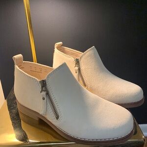NWOT Women's Cream Ankle Boots